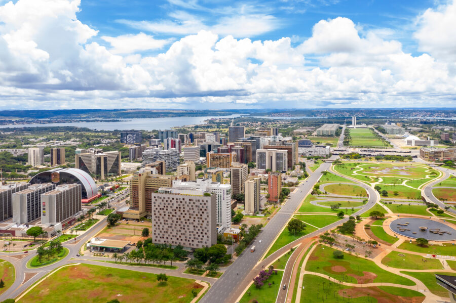 Aerial view of Brasília: modern architecture, Monumental Axis, green spaces, dynamic skyline.