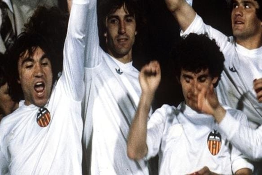 Felman's first-leg goal ensured Valencia snatched the UEFA Super Cup from Forest.