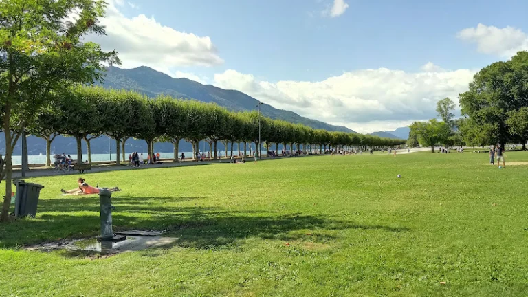 Esplanade du Lac
