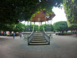Jardin Principal De Valle De Santiago, Gto.