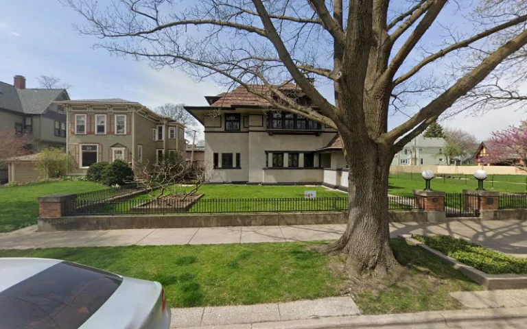 313 Forest Ave