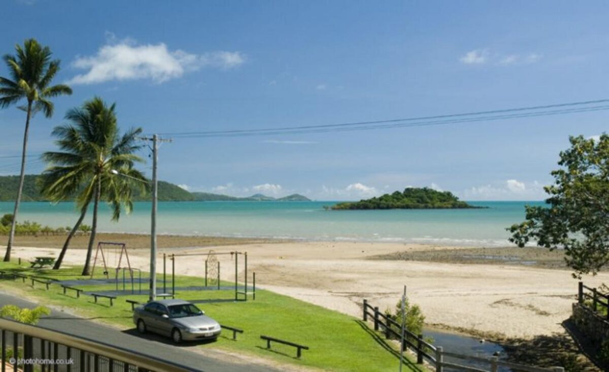 Cedar Creek Falls and Northerlies Beach Bar & Grill tour with lunch Review