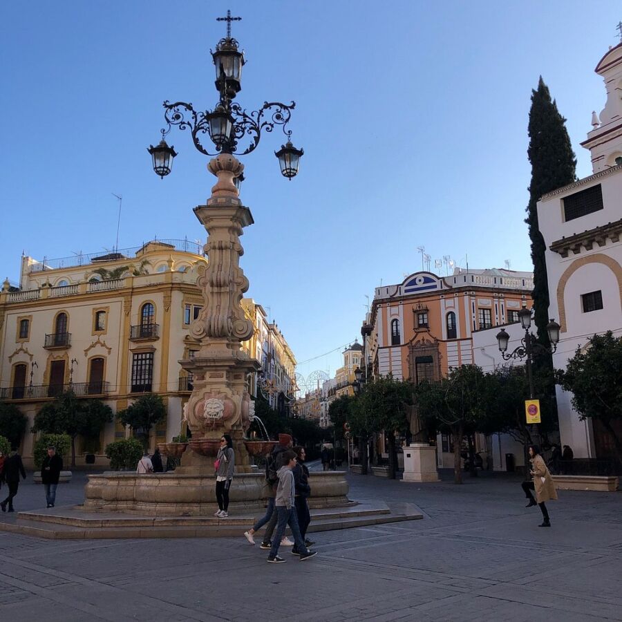 Square in Barrio Santa Cruz