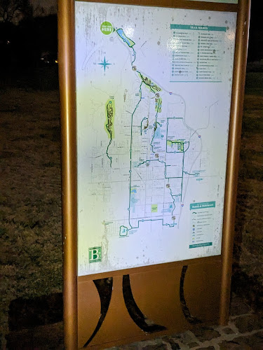 Bella Vista Lake Trail parking lot
