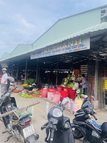 Chồm Hổm Market