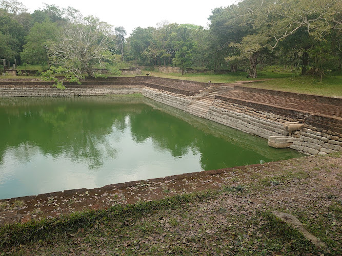Elephant Pond ඇත් පොකුණ