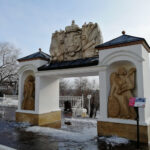 Elizabethan gate