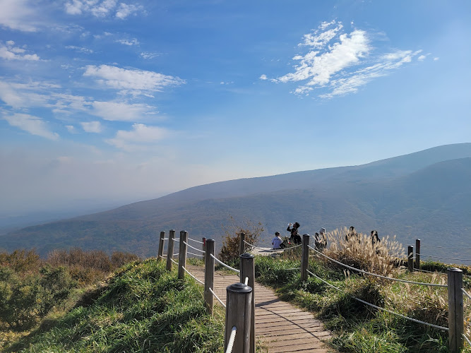 Eoseungsaengak Trail