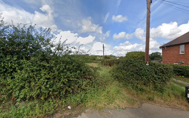 Footpath to Nuneaton Road (N52)