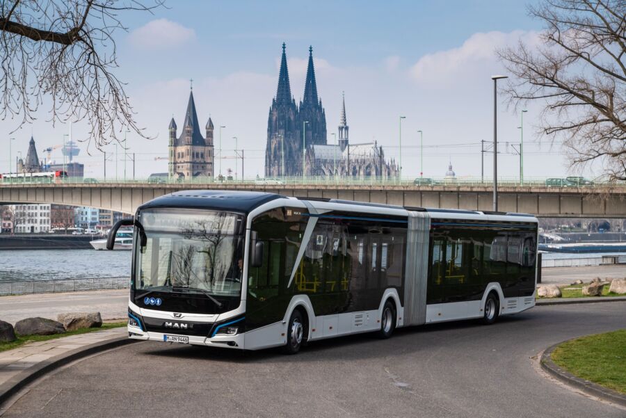 Fully-electric articulated bus from MAN goes into operation in Cologne