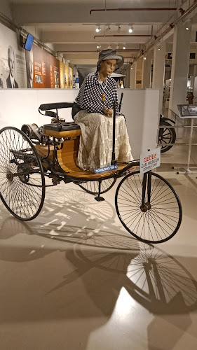 Gedee Car Museum