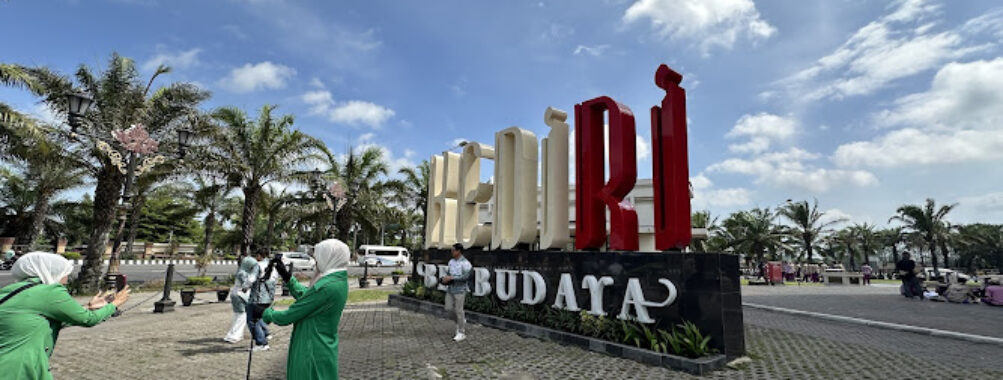 Gerbang Utama Monumen SLG Travel Forum Reviews