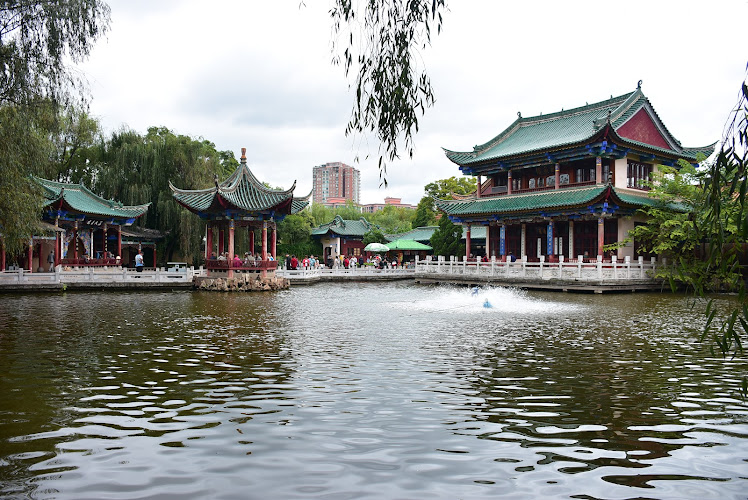 Green Lake Park in Kunming （West Gate）