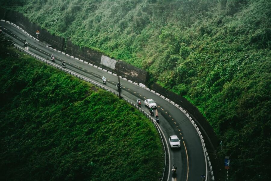 Winding road in Hai Ba Trung