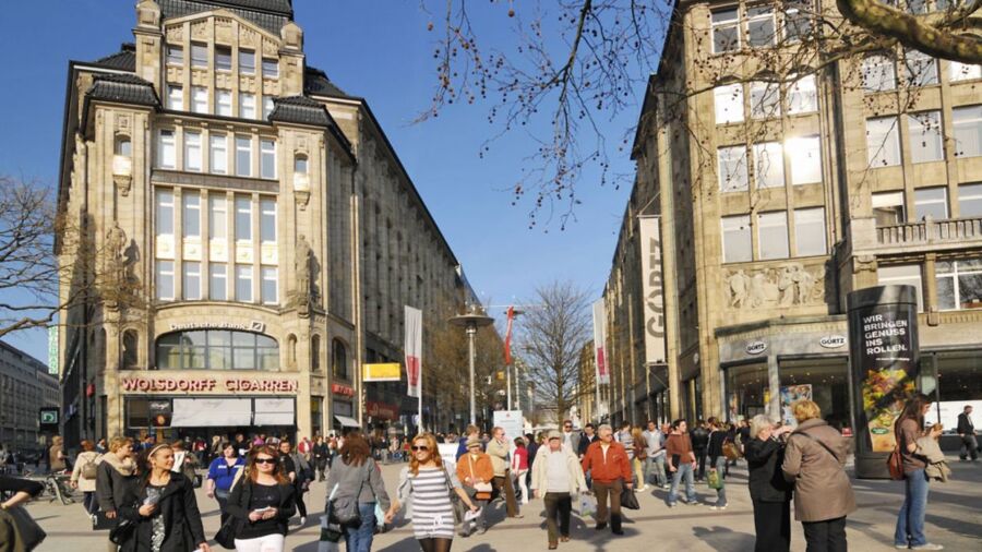 Hamburg people walking on the street