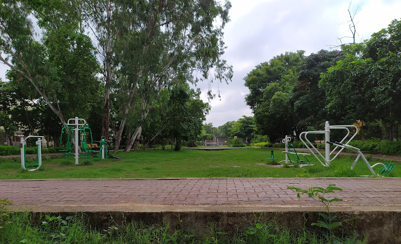 Happy Garden, Hudco