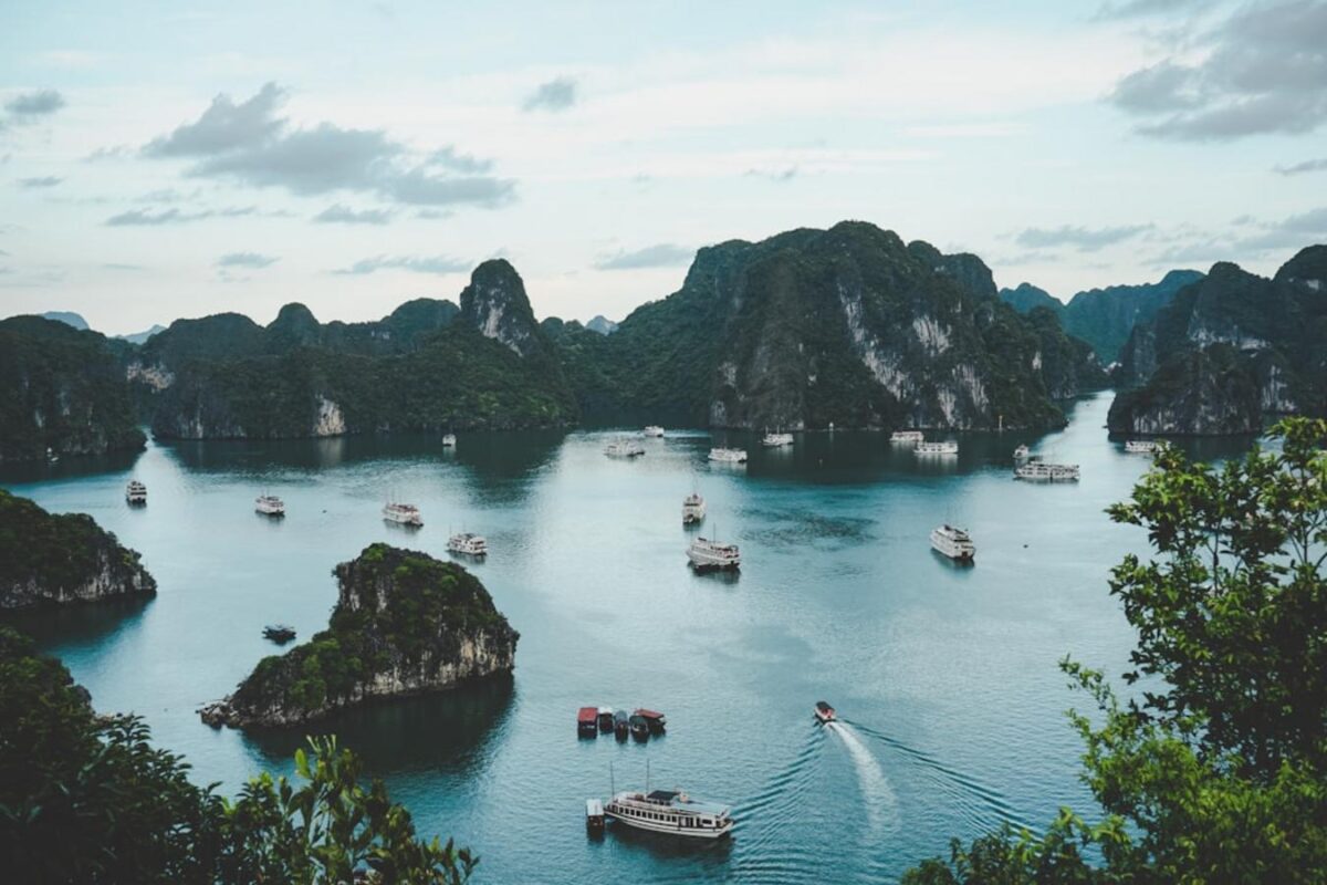 Hoa Lu and Tam Coc Full Day Guided Tour from Hanoi with Lunch Review