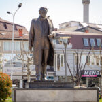 Ibrahim Rugova Statue