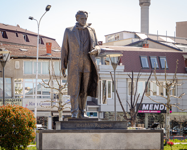 Ibrahim Rugova Statue
