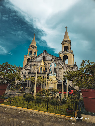 Jaro Metropolitan Cathedral of St. Elizabeth of Hungary & National Shrine of Our Lady of Candles