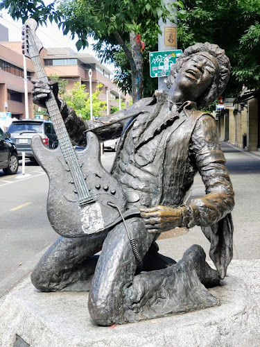 Jimi Hendrix Statue