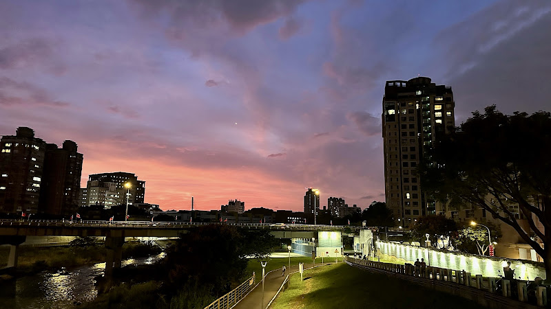 Jingmei Riverside Park