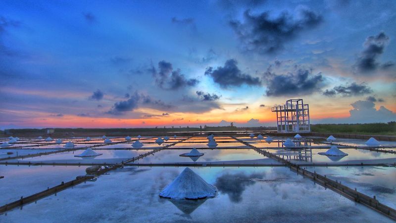 Jingzaijiao Tile-paved Salt Fields
