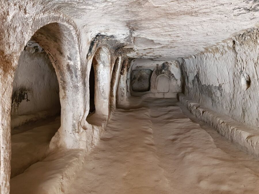 Insid the Keşlik Manastırı