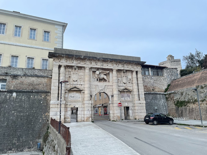 Land Gate