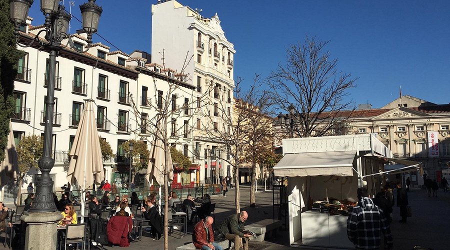 People chilling at cafes in Letras