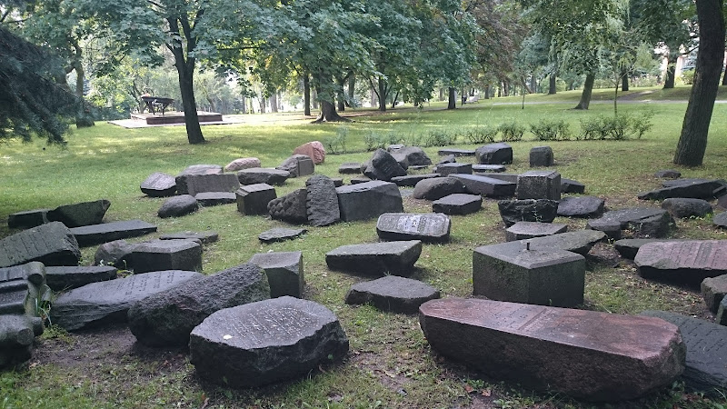 Memorial Garden Square