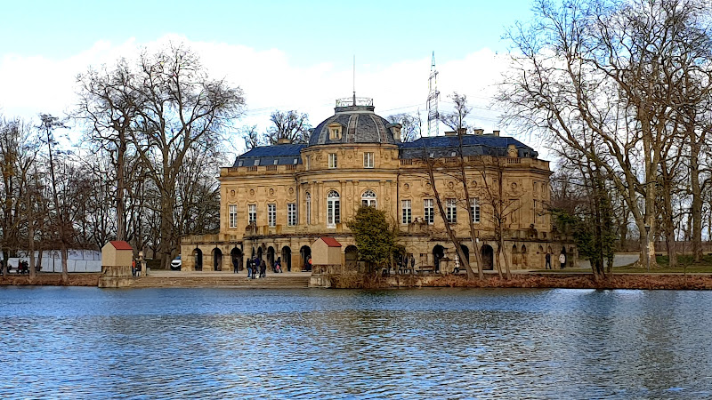Monrepos Lakeside Palace