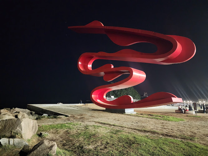 Monument 100 Years of Japanese Immigration - Artist Tomie Ohtake