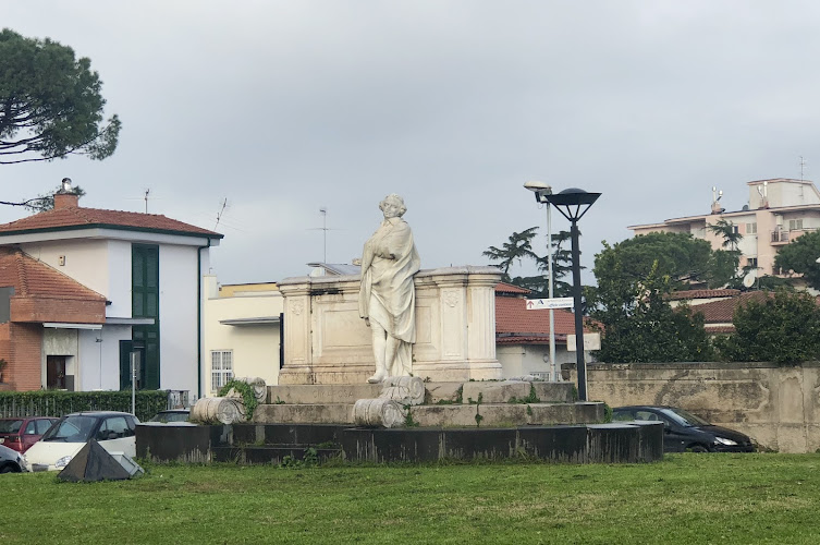 Monumento A Domenico Cimarosa