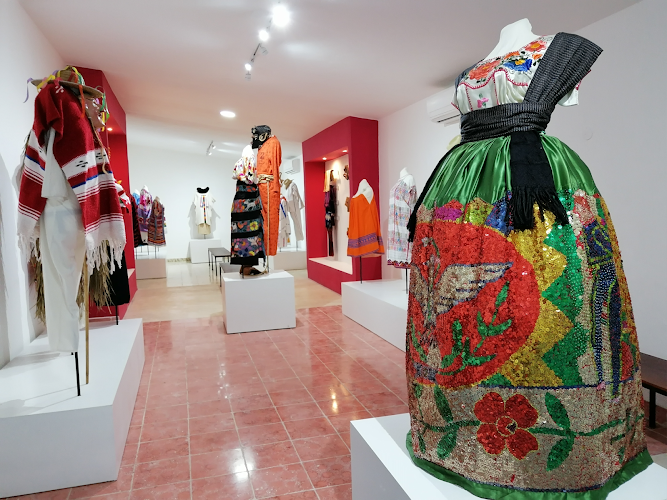 Museo de Ropa Etnica de Mexico (MUREM)