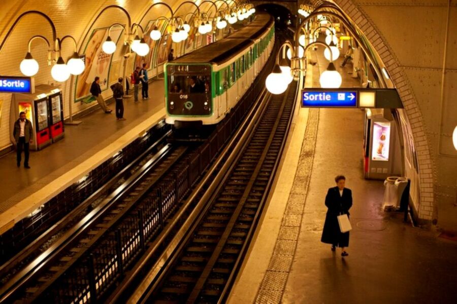 Navigating Cities: Public and Private Options