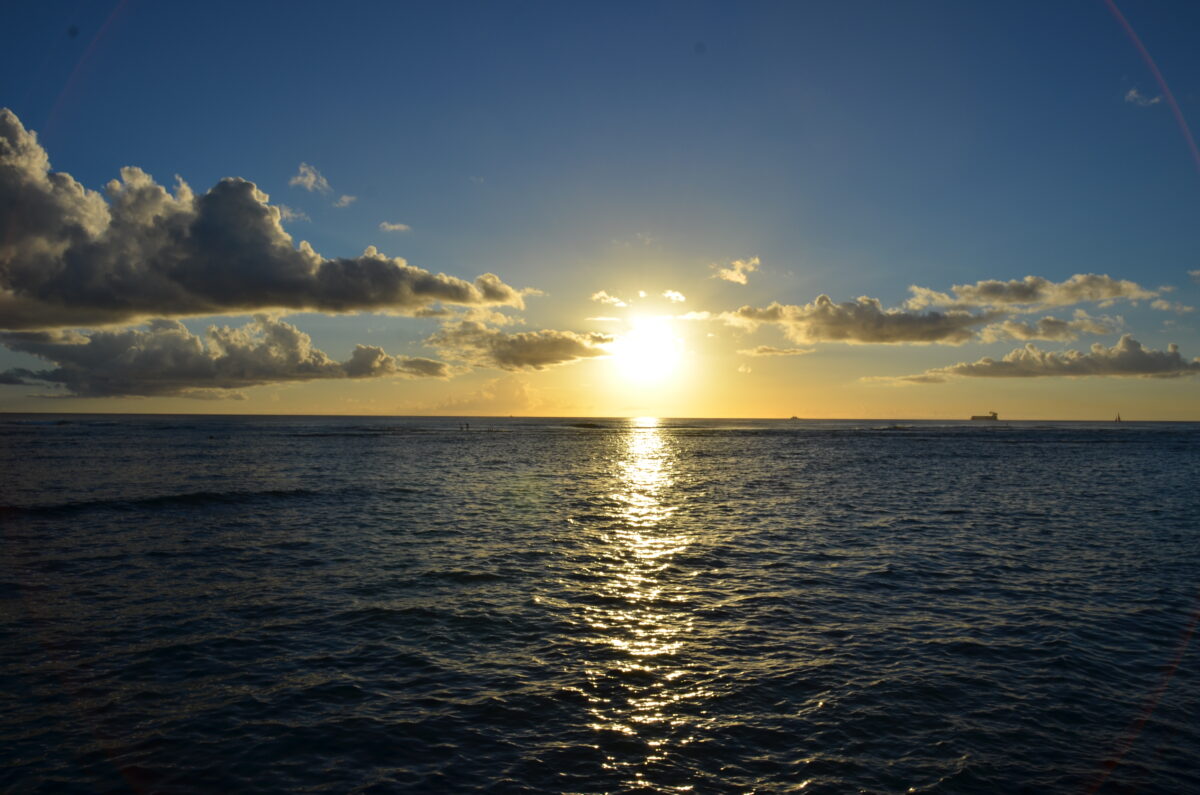 Waikiki party cruise with live DJ Review