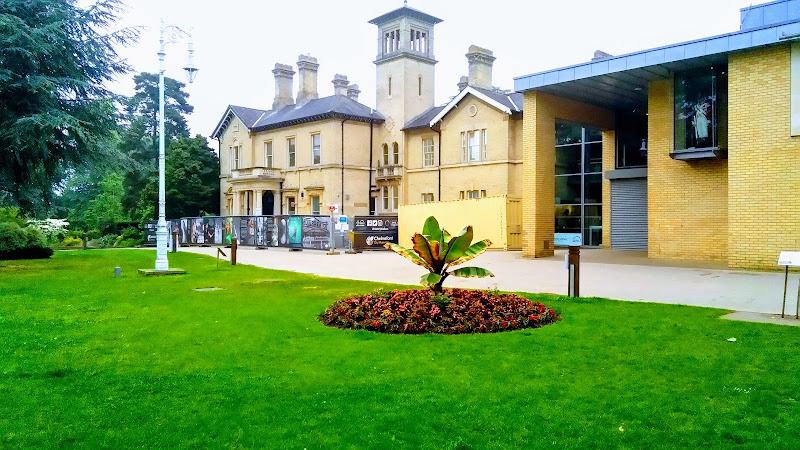 Oaklands Park