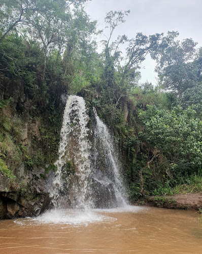 Pedreira e Cachoeira De Sabaúna