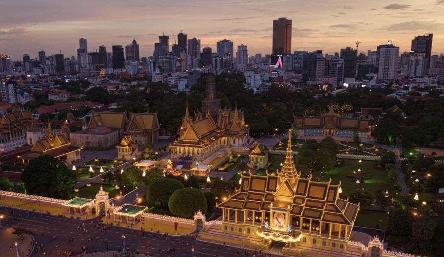 Phnom Penh at night 