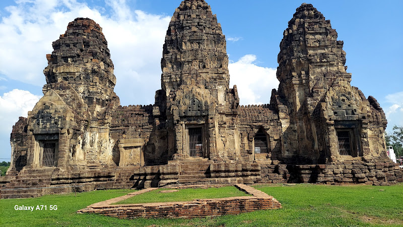 Phra Prang Sam Yot