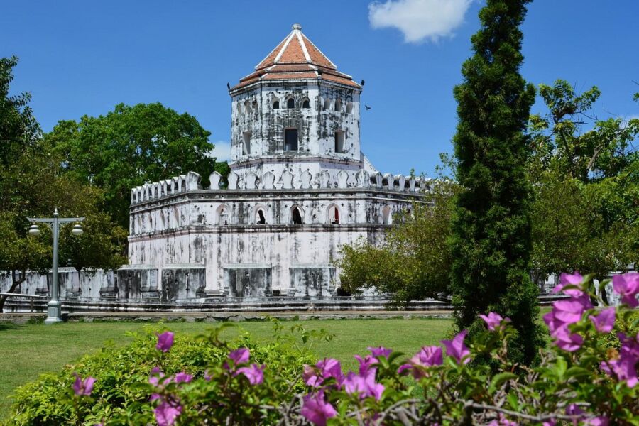 Phra Sumen Fort