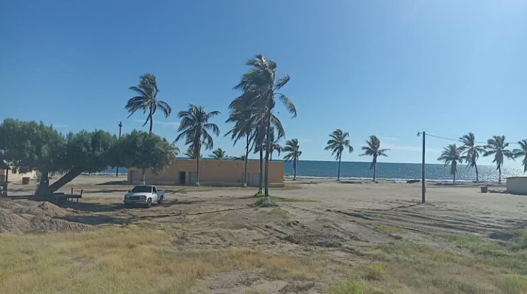 Playa Huatabampito