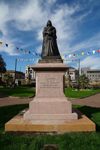 Queen Victoria Statue