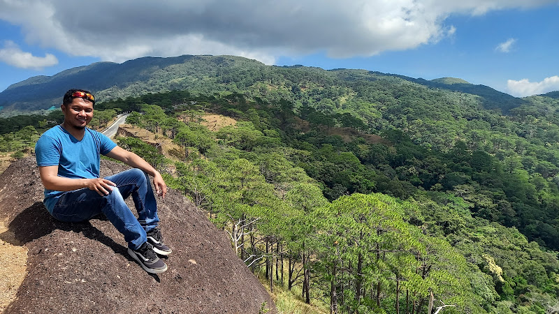 Roadside Cliff Photo Area