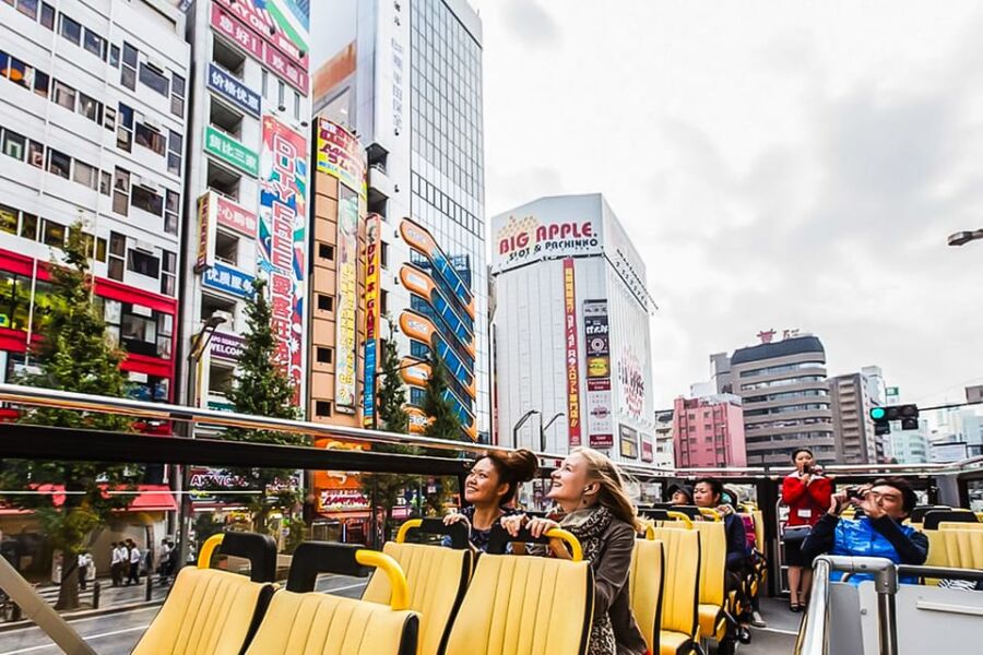 Double decker bus in Roppongi