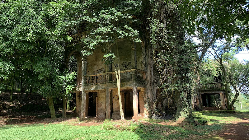 Ruinas do Hotel Radio