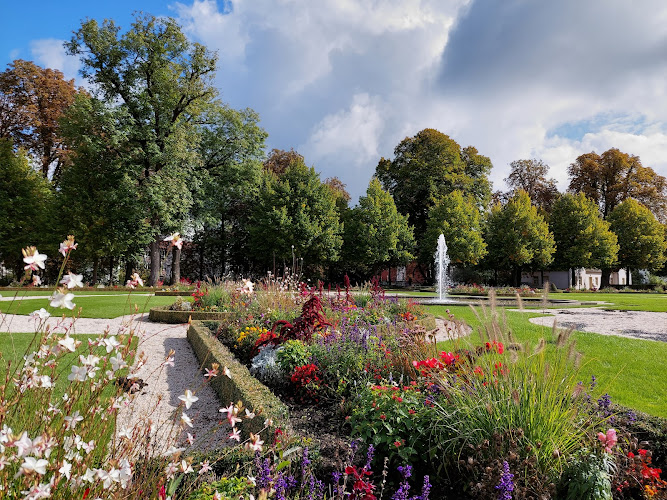 Schloss und Auen Park