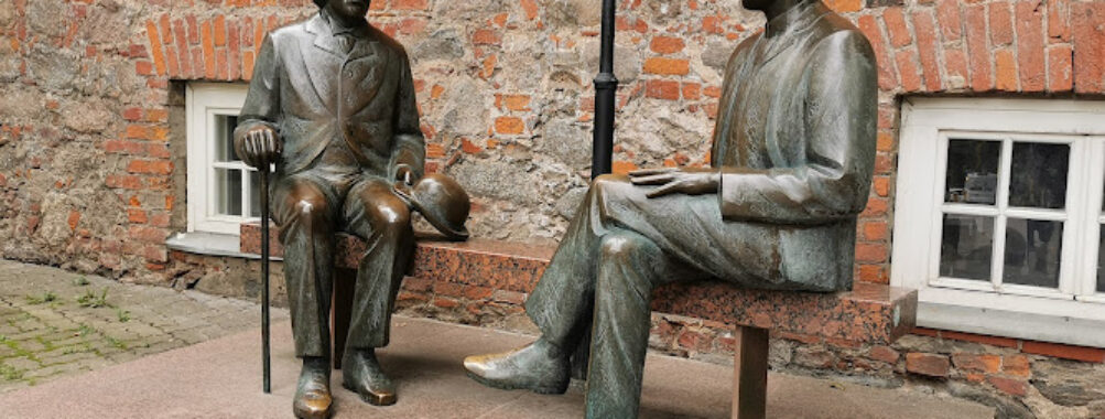 Sculpture Oscar Wilde and Eduard Vilde Travel Forum Reviews