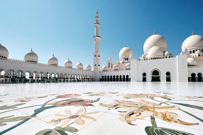 Scenic Sheikh Zayed Grand Mosque